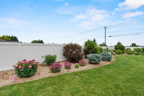 Exterior - 5111 N Gala Ct, Appleton, WI 54913 photo 4 of 6