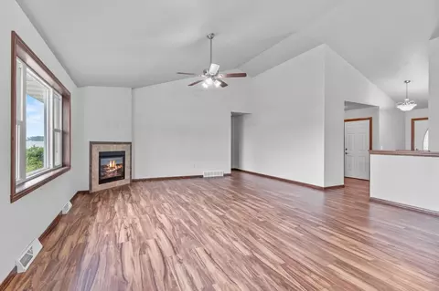 Living - 5111 N Gala Ct, Appleton, WI 54913 photo 3 of 6
