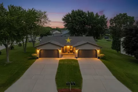 2730 Aquarius Rd, Green Bay, WI 54311