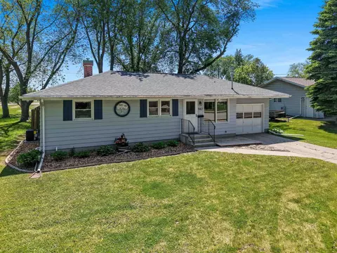 947 Redley Ct, Green Bay, WI 54304