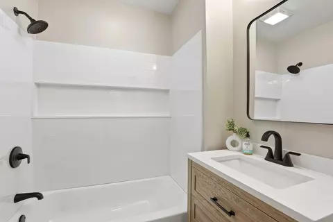 Bath - 519 W Summer St, Appleton, WI 54911 photo 1 of 1