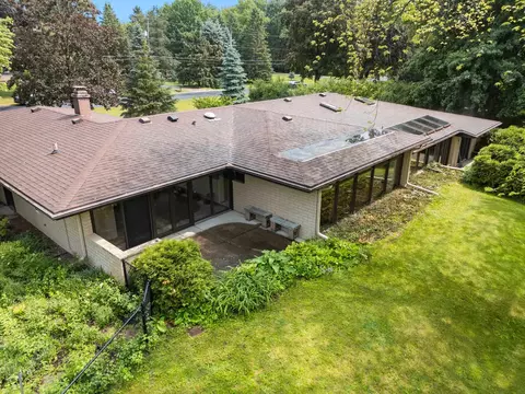 Exterior - 5531 Long Ct, Appleton, WI 54914 photo 4 of 15