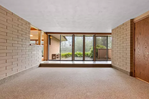 Living - 5531 Long Ct, Appleton, WI 54914 photo 4 of 5