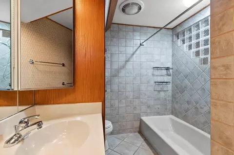 Bath - 5531 Long Ct, Appleton, WI 54914 photo 2 of 6