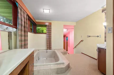 Bath - 5531 Long Ct, Appleton, WI 54914 photo 3 of 6
