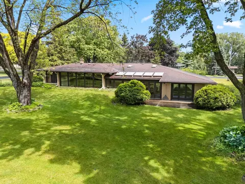 Exterior - 5531 Long Ct, Appleton, WI 54914 photo 3 of 15