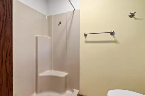 Bath - 5531 Long Ct, Appleton, WI 54914 photo 6 of 6