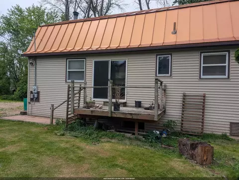 218 Wood Ln, New London, WI 54961