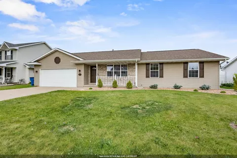 1085 Grassymeadow Ln, Menasha, WI 54952