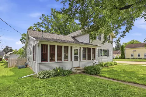 712 Algoma St, New London, WI 54961