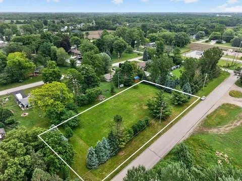 2524 Breezewood Ln, Neenah, WI 54956