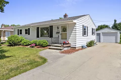1613 Jay Ln, Green Bay, WI 54304