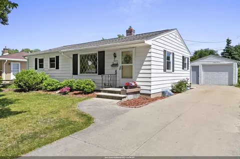 1613 Jay Ln, Green Bay, WI 54304