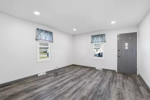 Living - 1001 W Grant St, Appleton, WI 54914 photo 1 of 2