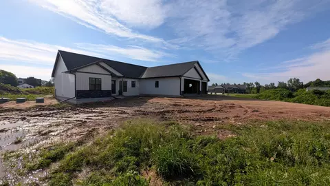 N2252 High Ridge Lane, New London, WI 54961