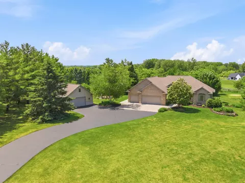 n983 Fox Springs Drive, Greenville, WI 54942