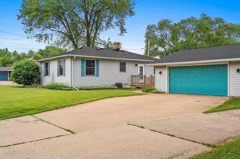 Exterior - 1924 E Glendale Ave, Appleton, WI 54911 photo 3 of 6