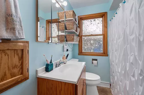 Bath - 1924 E Glendale Ave, Appleton, WI 54911 photo 1 of 2