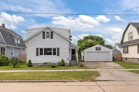 831 Winnebago Ave, Oshkosh, WI 54901