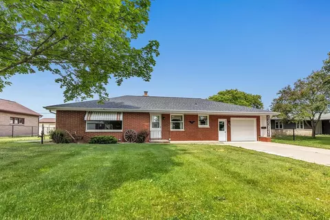 1107 Main St, Luxemburg, WI 54217