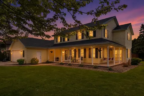 1079 Grassy Plains Dr, Neenah, WI 54956
