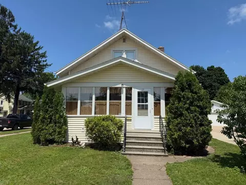 27 E 14th St, Clintonville, WI 54929