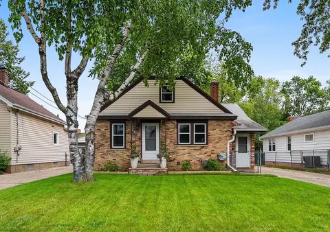 968 Hickory Hill Dr, Green Bay, WI 54304