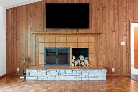 Living - 1511 N Briarcliff Dr, Appleton, WI 54915 photo 3 of 9