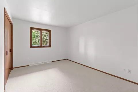 Bedroom - 1511 N Briarcliff Dr, Appleton, WI 54915 photo 2 of 8
