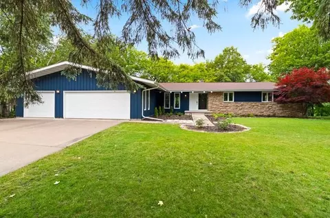 Exterior - 1511 N Briarcliff Dr, Appleton, WI 54915 photo 1 of 9