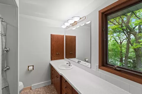 Bath - 1511 N Briarcliff Dr, Appleton, WI 54915 photo 1 of 3