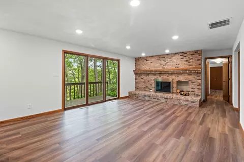 Living - 1511 N Briarcliff Dr, Appleton, WI 54915 photo 9 of 9