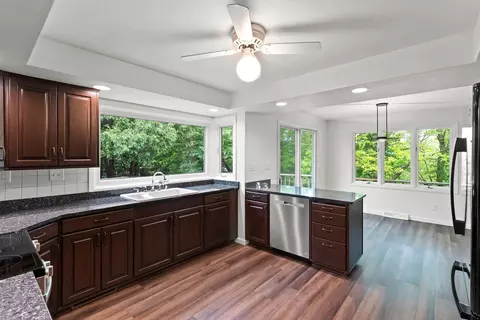 Kitchen - 1511 N Briarcliff Dr, Appleton, WI 54915 photo 3 of 4