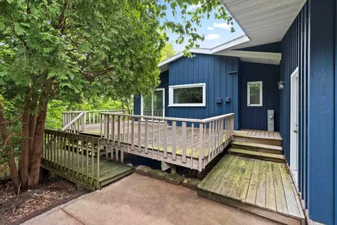 Exterior - 1511 N Briarcliff Dr, Appleton, WI 54915 photo 6 of 9