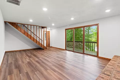 Living - 1511 N Briarcliff Dr, Appleton, WI 54915 photo 8 of 9