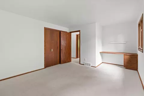 Bedroom - 1511 N Briarcliff Dr, Appleton, WI 54915 photo 5 of 8