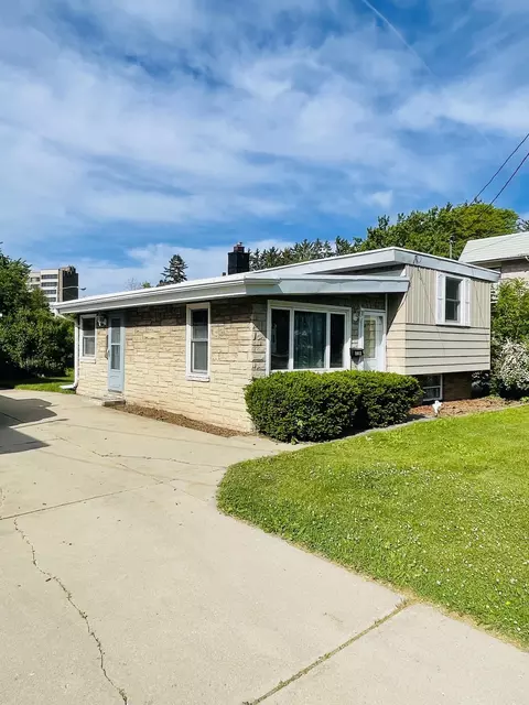 1413 Western Ave, Green Bay, WI 54303