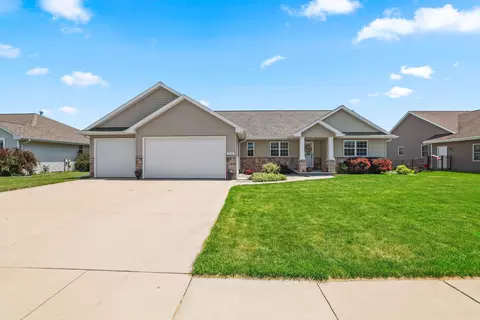 2143 W Melcorn Cir, De Pere, WI 54115