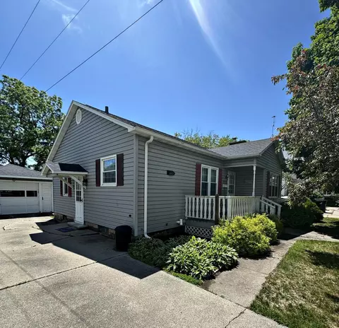 1709 18th Ave, Menominee, MI 49858