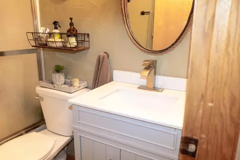 Bath - 1217 E Mitchell Ave, Appleton, WI 54915 photo 2 of 2
