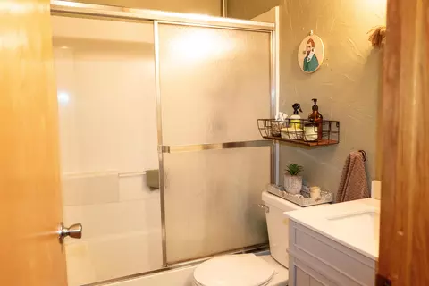 Bath - 1217 E Mitchell Ave, Appleton, WI 54915 photo 1 of 2