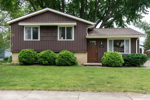 Exterior - 1217 E Mitchell Ave, Appleton, WI 54915 photo 2 of 7