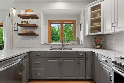 Kitchen - 45 Bellevue Pl, Appleton, WI 54913 photo 3 of 4