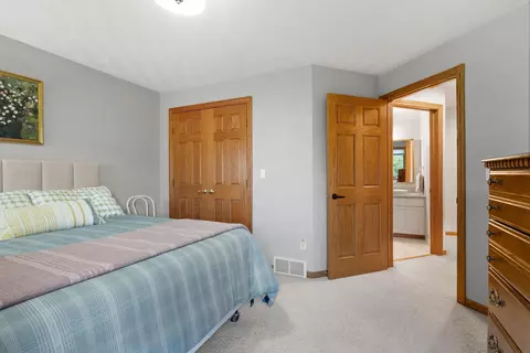 Bedroom - 45 Bellevue Pl, Appleton, WI 54913 photo 5 of 9