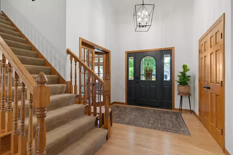 Entry Way - 45 Bellevue Pl, Appleton, WI 54913 photo 3 of 6