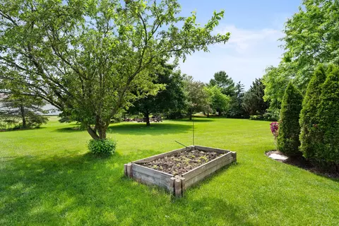 Exterior - 45 Bellevue Pl, Appleton, WI 54913 photo 9 of 15