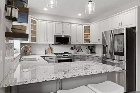 Kitchen - 45 Bellevue Pl, Appleton, WI 54913 photo 2 of 4