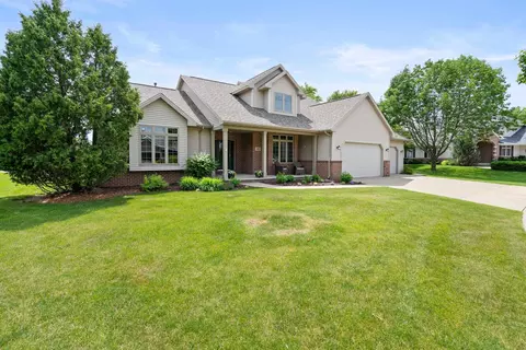 Exterior - 45 Bellevue Pl, Appleton, WI 54913 photo 3 of 15