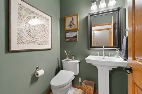 Bath - 45 Bellevue Pl, Appleton, WI 54913 photo 1 of 8