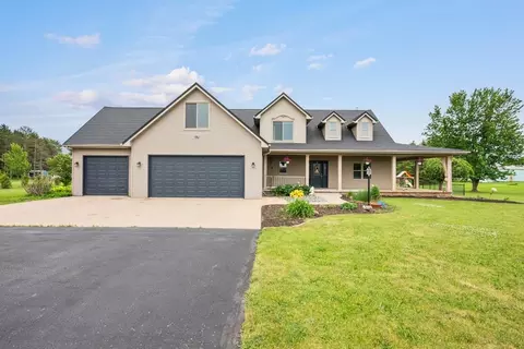 8120 Challenger Dr, Neenah, WI 54956